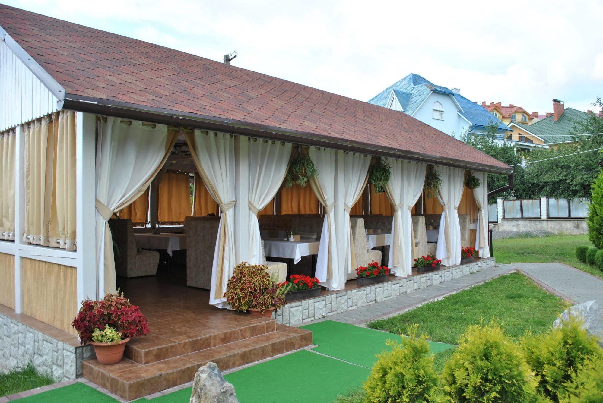 Europe Hotel Uzhhorod Bagian luar foto
