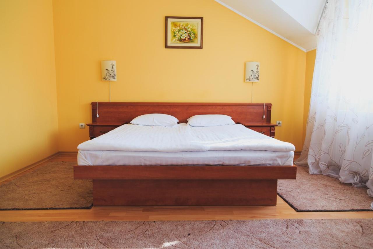 Europe Hotel Uzhhorod Bagian luar foto