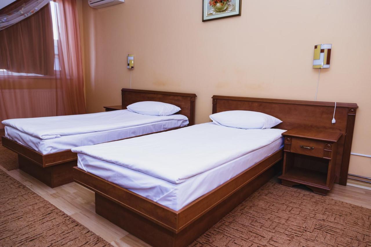 Europe Hotel Uzhhorod Bagian luar foto
