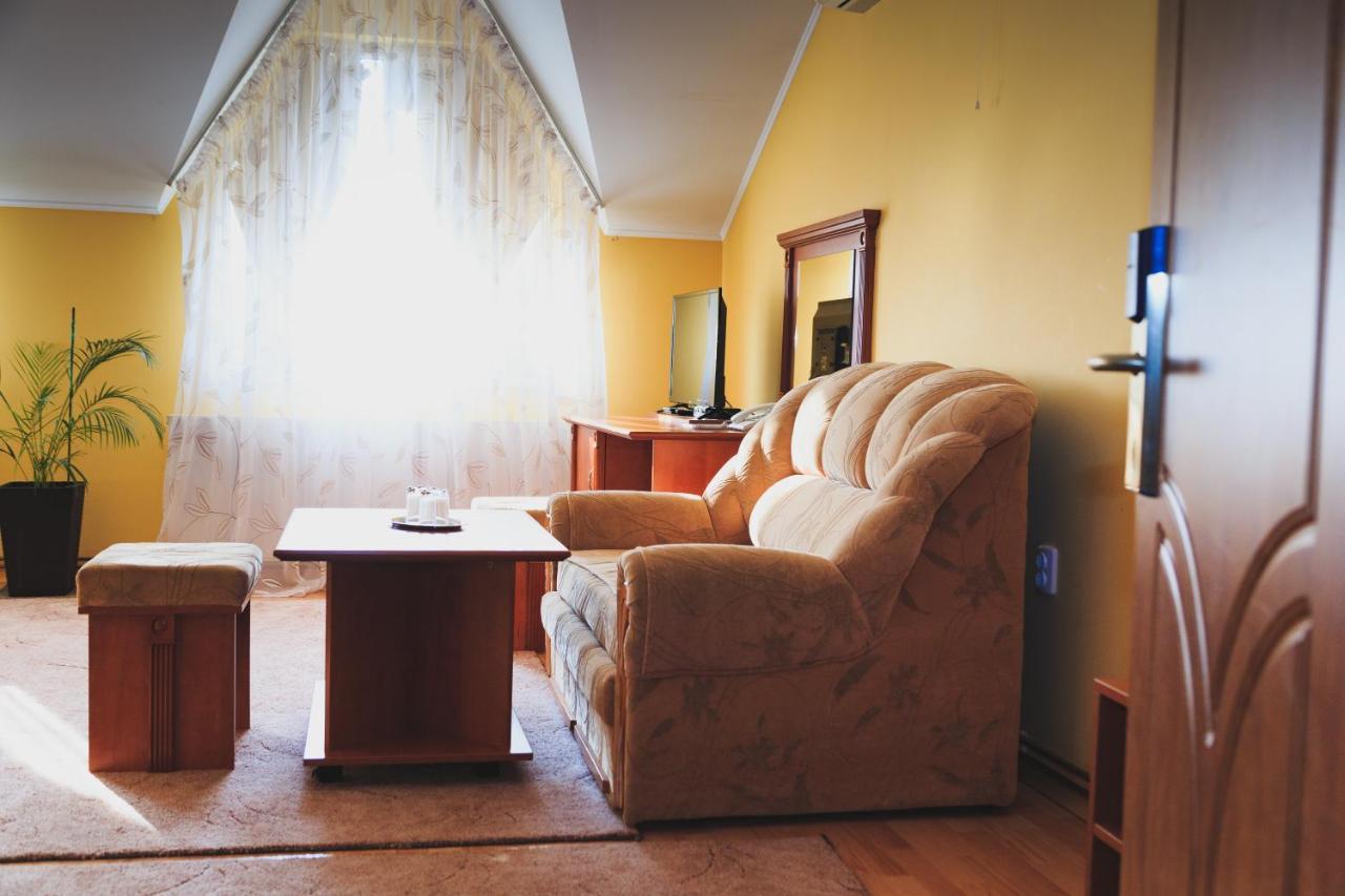 Europe Hotel Uzhhorod Bagian luar foto
