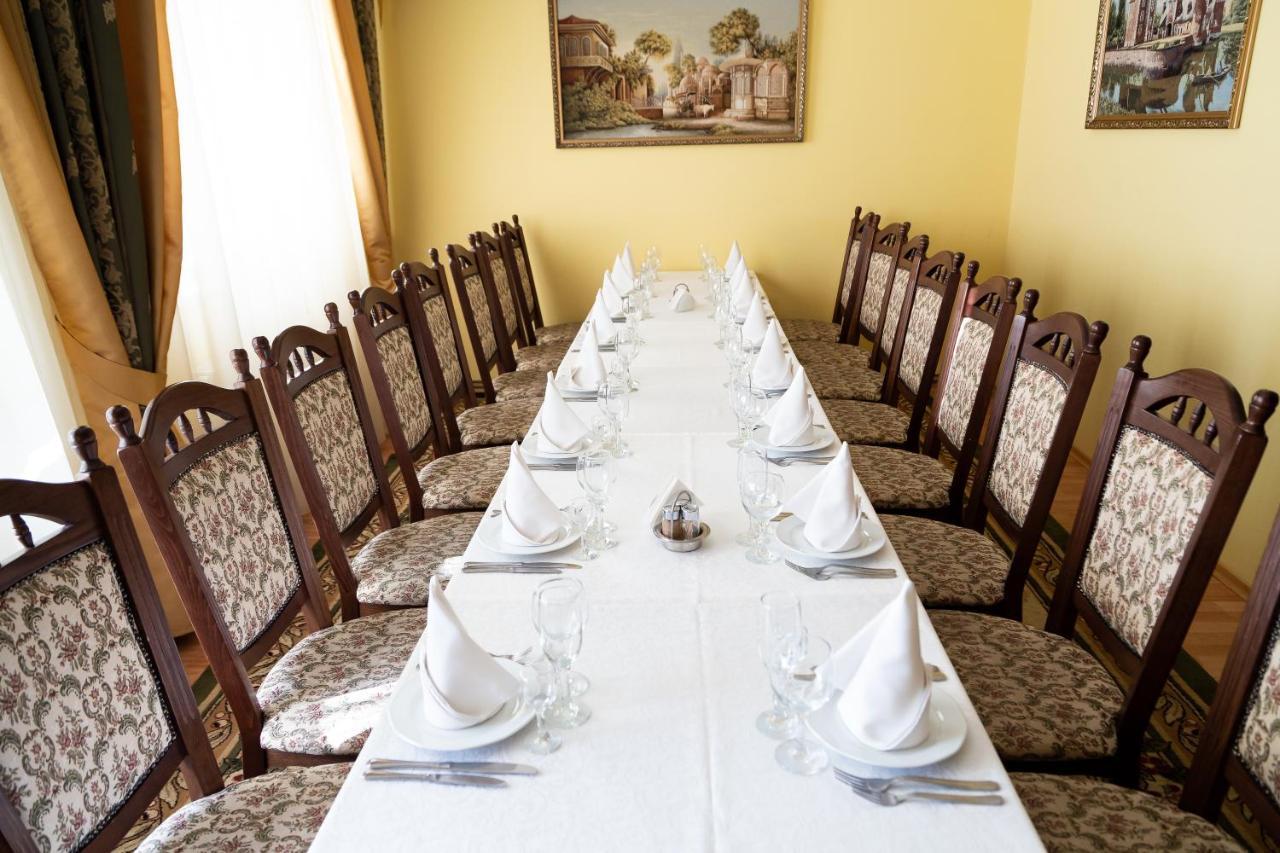 Europe Hotel Uzhhorod Bagian luar foto